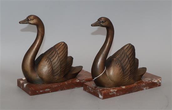 M Leducq. A pair of spelter swan bookends, on marble base height 17cm